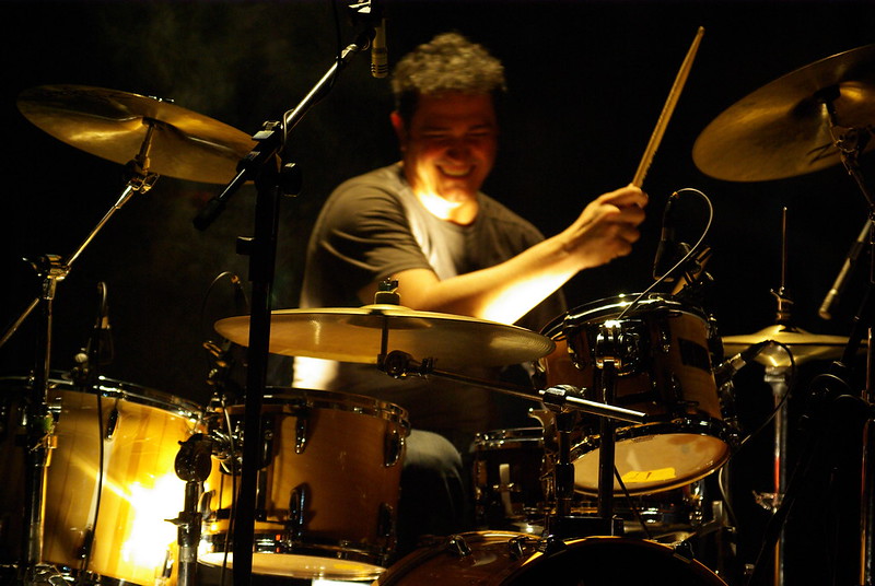 Instrumentista Pantico Rocha leva trabalho inédito ao palco da unidade Sesc Juazeiro do Norte