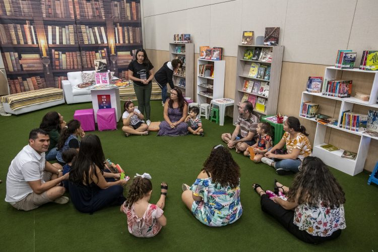 Sesc realiza programação de literatura gratuita  em biblioteca comunitária da Barra do Ceará