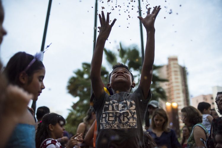 Com clima carnavalesco e realização do Sesc, Espaço Mais Infância volta à praça