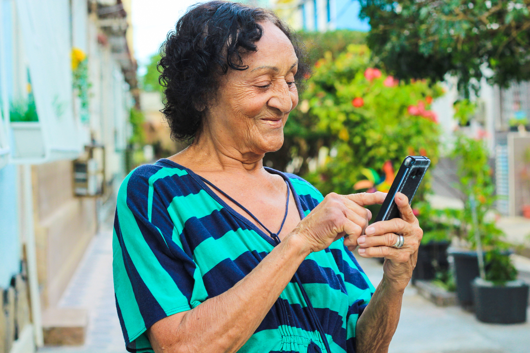 Sesc Fortaleza está com vagas abertas nos cursos de Smartphone e Informática para idosos