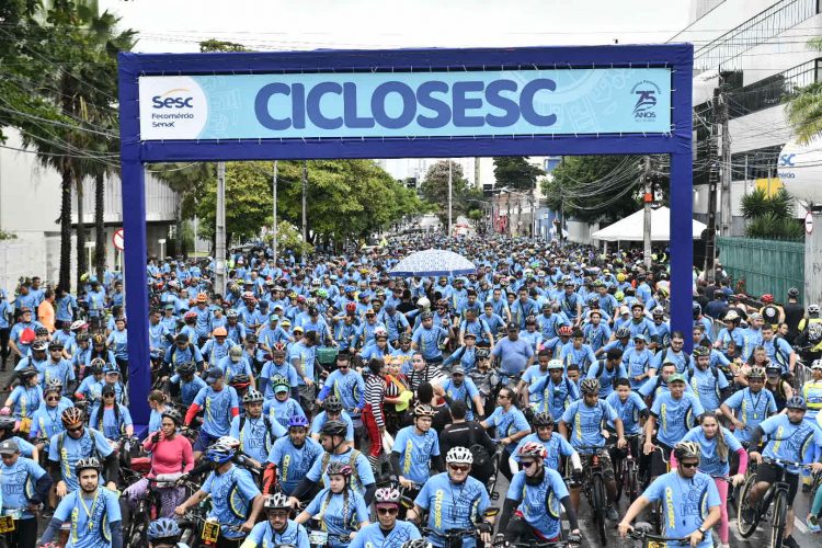 CicloSesc reúne milhares de pessoas no maior passeio ciclístico do Ceará