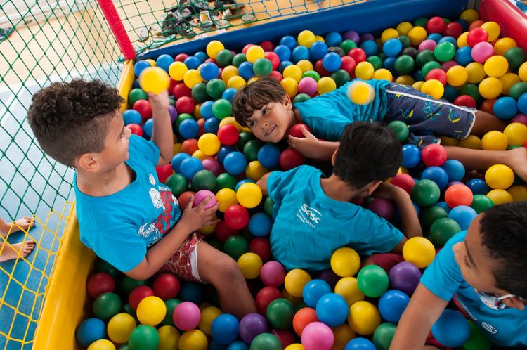 Brincando nas Férias oferece diversão e aprendizado para crianças na Capital e Interior