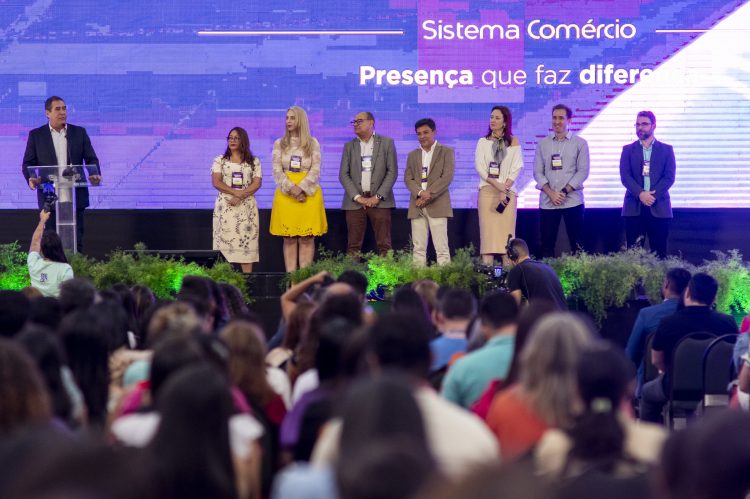 Luiz Gastão anuncia oferta de educação infantil durante abertura do IV Congresso de Educação