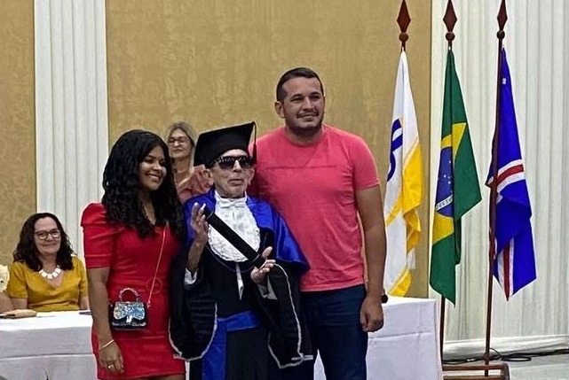 Aos 68 anos, Roseli Alves conclui ensino médio no Sesc