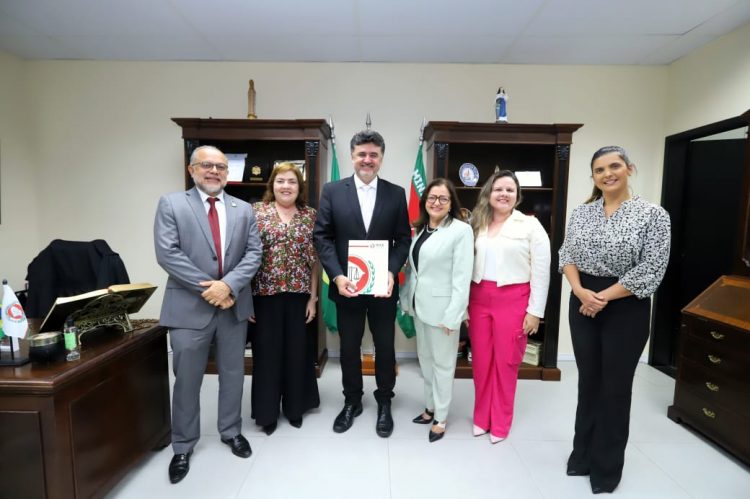 Em parceria com o MPCE, Sesc leva atividades diversas a lares de idosos