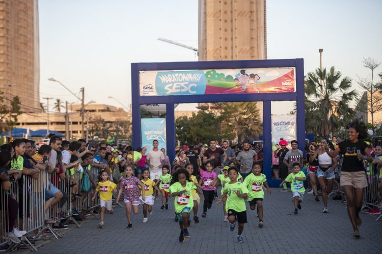 Maratoninha Sesc reúne mais de 800 crianças  para competição recreativa em Fortaleza