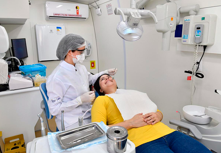 População de Itapipoca recebe atendimento gratuito na Unidade Móvel do OdontoSesc