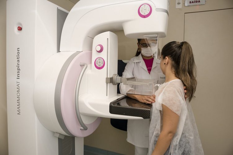 Unidade Móvel Sesc Saúde Mulher leva exames gratuitos para Quixeramobim