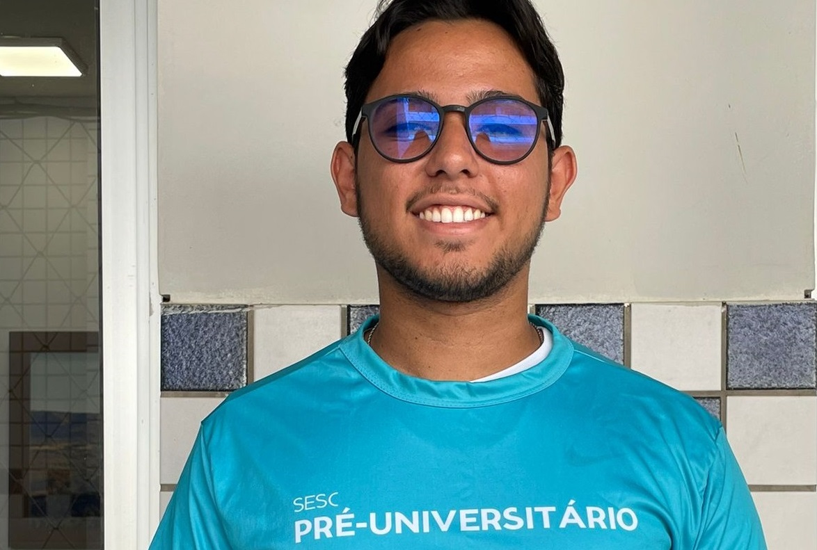 Sesc Pré-Universitário: Compromisso e reforço em Exatas garantem 1º lugar no vestibular para aluno do Crato